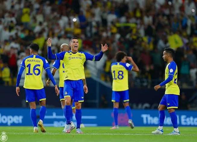 النصر والخليج يتواجهان في مباراة حاسمة في الدوري السعودي